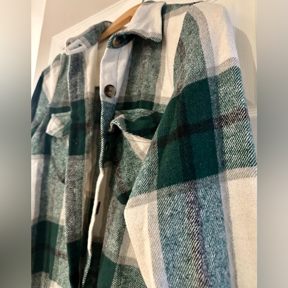 Green & White Shacket - Picture 2 of 3